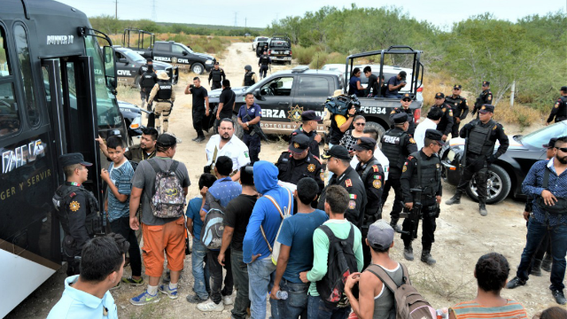El flujo de ilegales que ya desborda a la frontera mexicana
