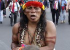 Los indígenas marchan sobre Quito en protesta por la política minera