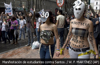 Los estudiantes colombianos cuestionan a Santos