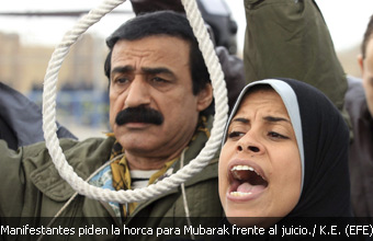 La Fiscalía egipcia pide la pena de muerte para el expresidente Hosni Mubarak 