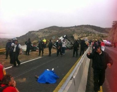 Mueren 18 en nuevo accidente carretero en Hidalgo