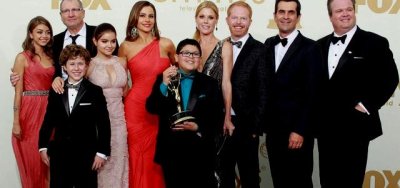'Modern Family' triunfa en unos Emmy muy repartidos