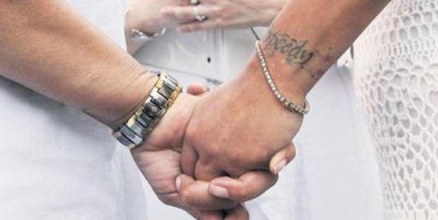 Corte regaña a centro comercial por prohibir a pareja gay besarse