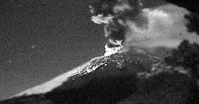 El Popocatépetl arroja material incandescente de nuevo