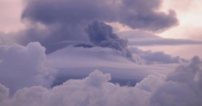 Querétaro recibe vuelos desviados por alerta volcánica