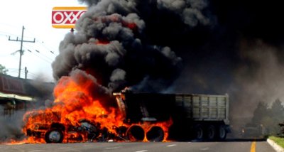 Jornada de terror en Jalisco; cuentan 16 narcobloqueos