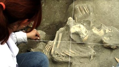 Encuentran 12 osamentas en Cholula, del período Postclásico