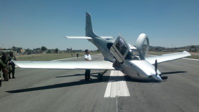 Avioneta se desploma frente a universidad en Nuevo León 