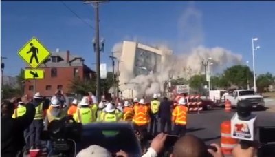 Derriban edificio del ayuntamiento de El Paso