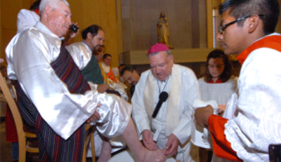 Abarrotan juarenses la catedral para la misa de lavatorio de pies