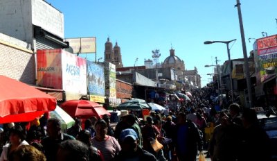 Cientos de chihuahuenses llegan a los principales corredores comerciales 