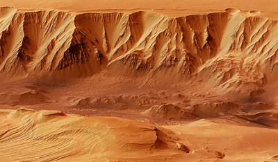 Mars Express envía nuevas fotos de gigantesco cañón marciano
