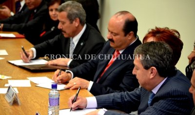 Firman convenio de colaboración UACH y la OEA 