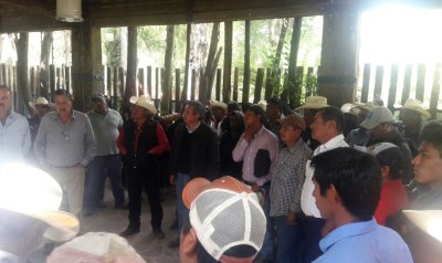 Durango: reinicia arreglo de camino en Súchil