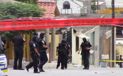 Dos hombres, víctimas de matones en la Diego Lucero