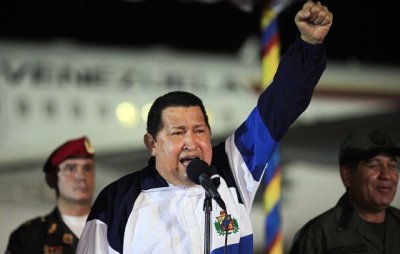 Chávez regresa a Venezuela tras terminar con "éxito" el ciclo de radioterapia