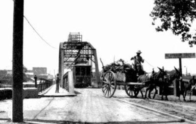 La increíble historia del puente sobre la avenida Colón