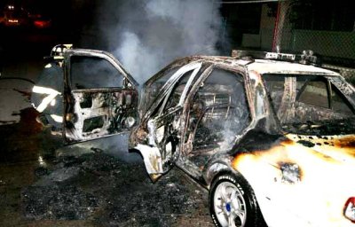 Otro taxi quemado: revive amenaza de paro camionero