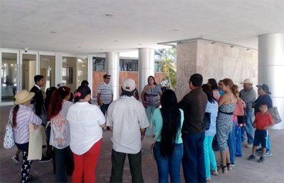 Acusan al gobierno de Baja California Sur de negar servicios básicos