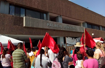Gobierno de Mexicali recibe con las puertas cerradas al pueblo