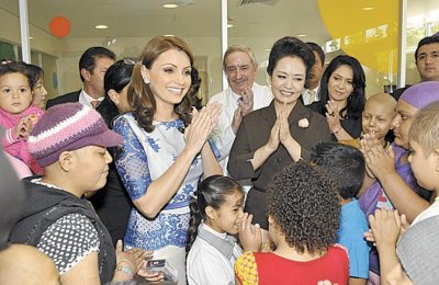 Angélica Rivera le da un tour a primera dama de China, por Televisa