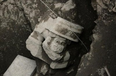 Descubren esculturas prehispánicas sobre pirámide del Sol de Teotihuacán