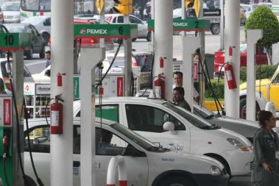 Precio de gasolina magna, por arriba de su similar en EU