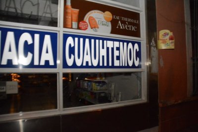 Chihuahua: ladrones dan "cristalazo" en una farmacia del Centro