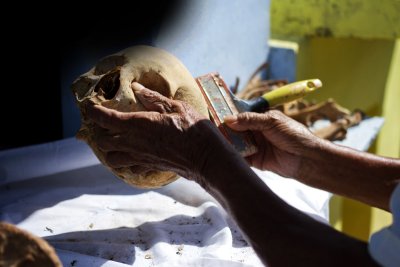 El ritual del lavado de huesos en el Valle de Allende