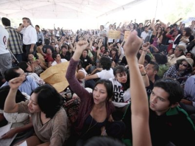Decide #YoSoy132 que no será movimiento anti-Peña
