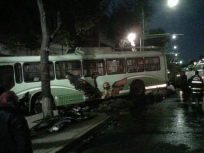 Choque de Trolebús en Eje Central; al menos 30 heridos