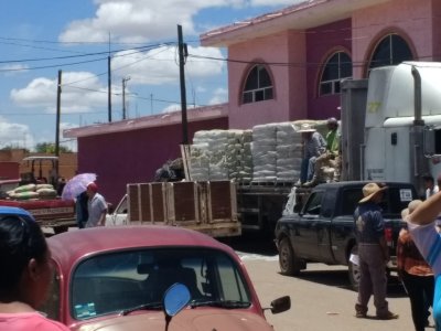 En El Bordo, familias antorchistas reciben materiales para mejorar viviendas