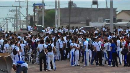 Evacuados cientos de estudiantes de Educación Física 