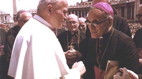 Juan Pablo II rechazó a Monseñor Arnulfo Romero e ignoró sus denuncias contra la dictadura asesina de El Salvador