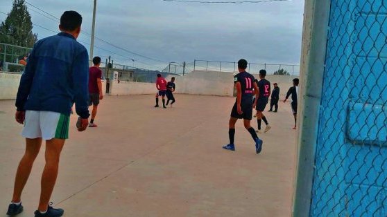 Juegan futbol por el reconocimiento de sus planteles educativos, en Chihuahua