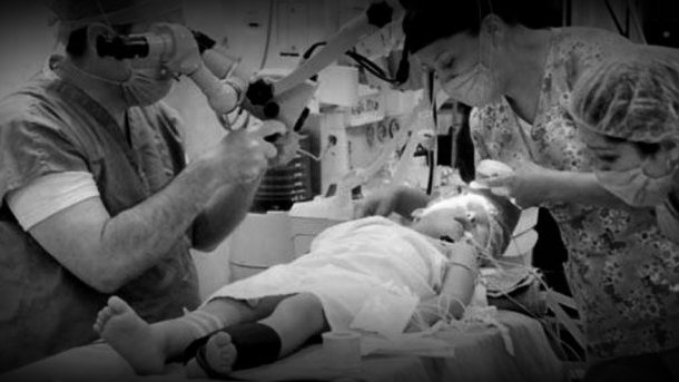 Bebé de 2 años muere atropellado por su madre