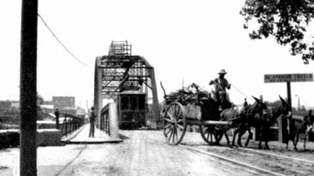 La increíble historia del puente sobre la avenida Colón