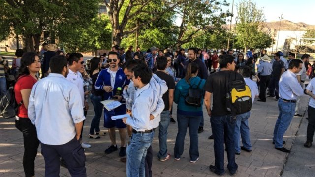Protestan trabajadores de Telmex en Chihuahua en la Plaza Mayor