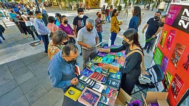 1 Kilómetro de Libros en Chihuahua: asistencia rebasó la capacidad de organizadores