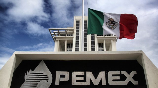 Cancela Pemex hasta 3 mil plazas de obreros por jubilarse