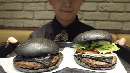Kuro, la renovada apuesta negra de Burger King en Japón
