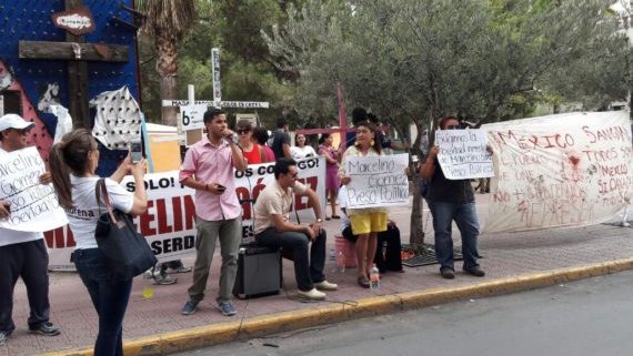 Miembros de Morena exigen liberación de uno de los detenidos