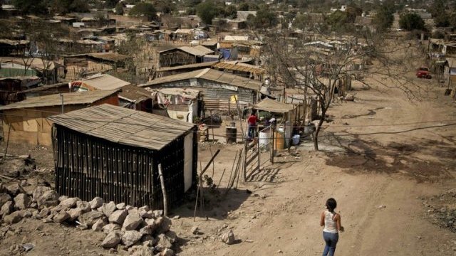 Pobreza laboral en México aumentó a 40.7% en cuarto trimestre de 2020: CONEVAL