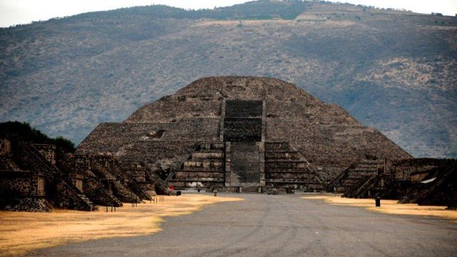 Revelan espacios secretos debajo de Pirámide de la Luna en Teotihuacán