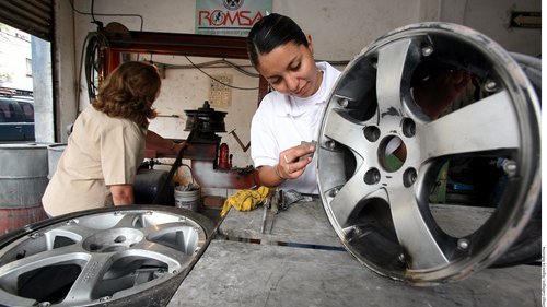 Mexicanos, los más trabajadores en la OCDE
