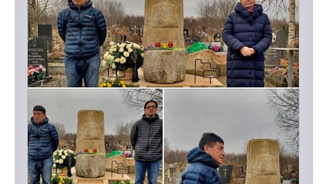 Honran ante su tumba, al militar soviético que descifró la escritura maya