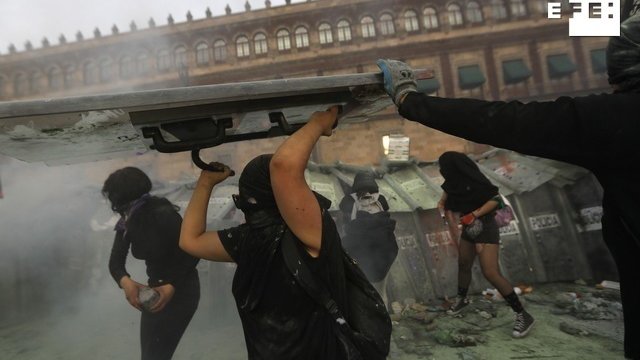 La furia feminista se apodera del 8M en México