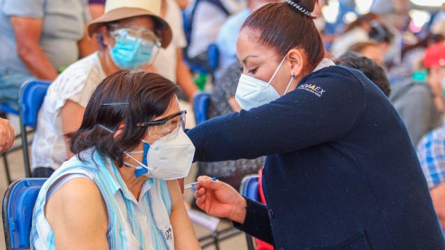 Con éxito logra Chimalhuacán vacunar a 55 mil adultos mayores