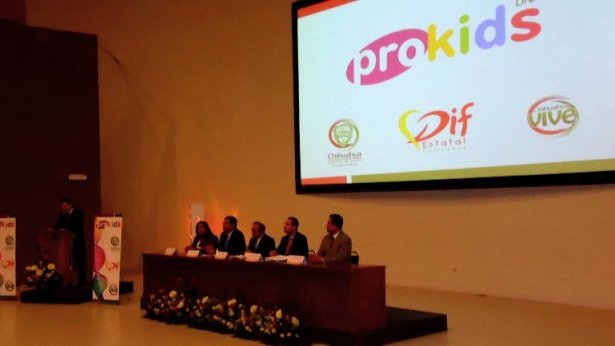 Firma convenio DIF y FGE con DNA Pro Kids 