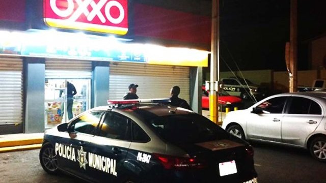Asalto a un Oxxo termina en presecución y balacera en Chihuahua